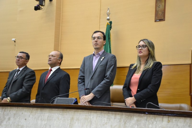 Kitty Lima participa de debate sobre código animal na Alese