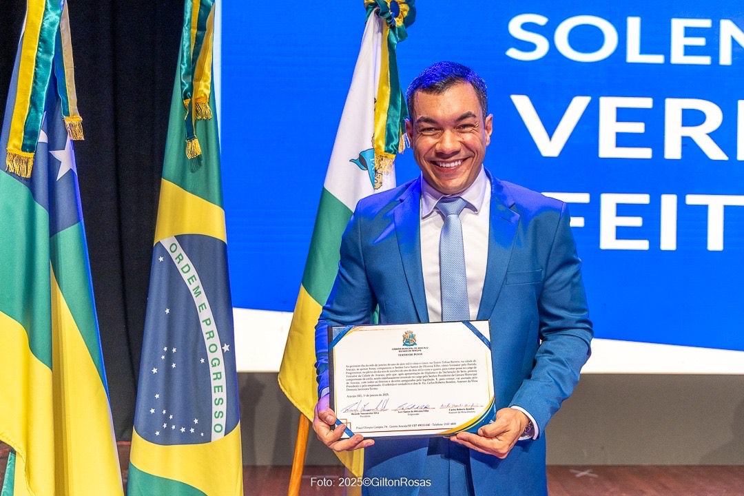 Levi Oliveira toma posse como vereador de Aracaju no Teatro Tobias Barreto