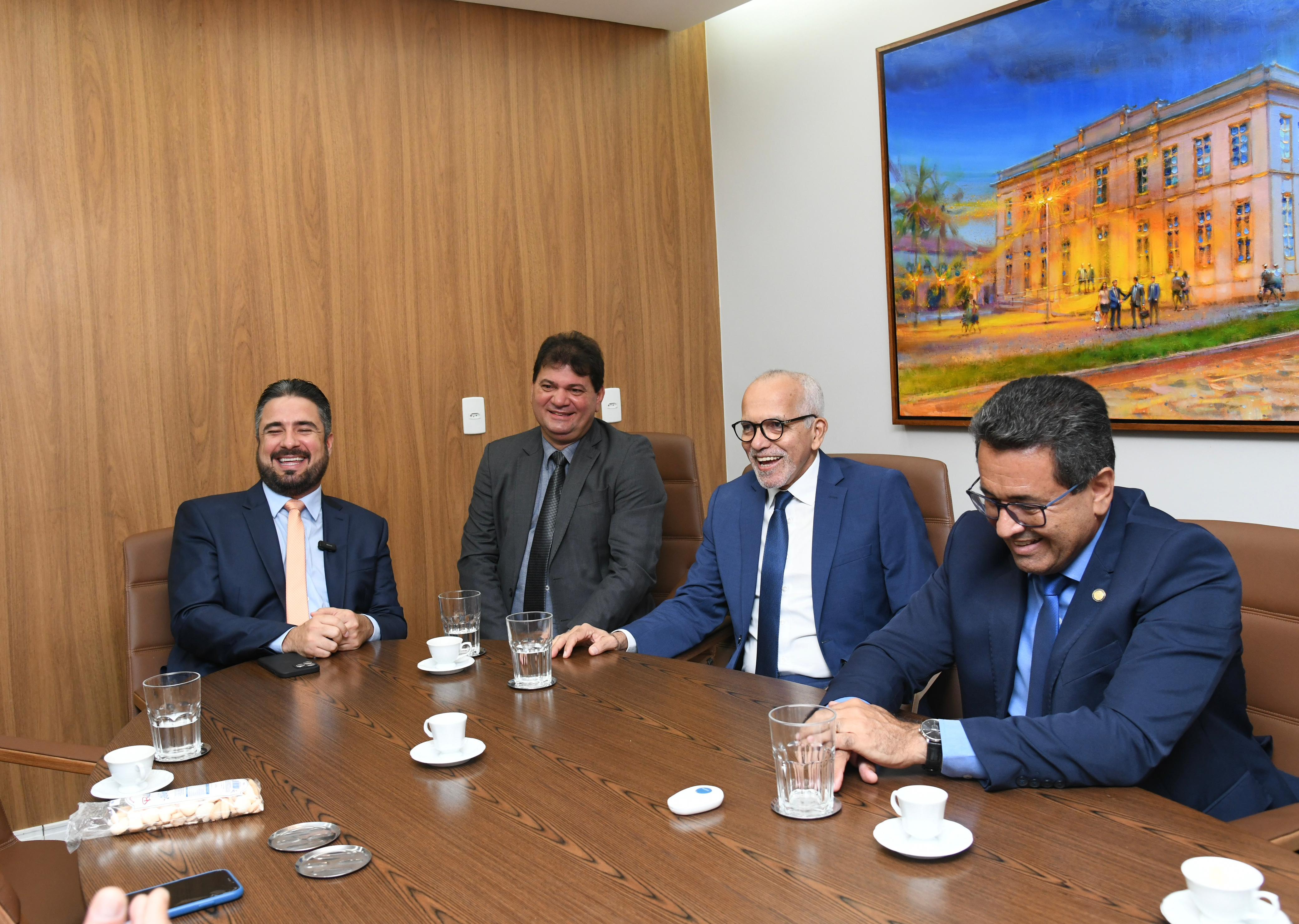 Miltinho Dantas acompanha o pronunciamento do prefeito Edvaldo Nogueira na abertura do ano legislativo 2024 da CMA