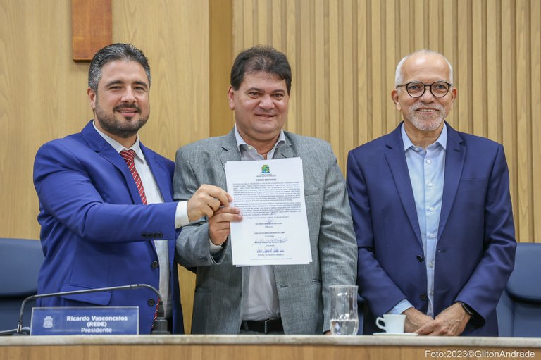 Milton Dantas toma posse na Câmara de Aracaju 