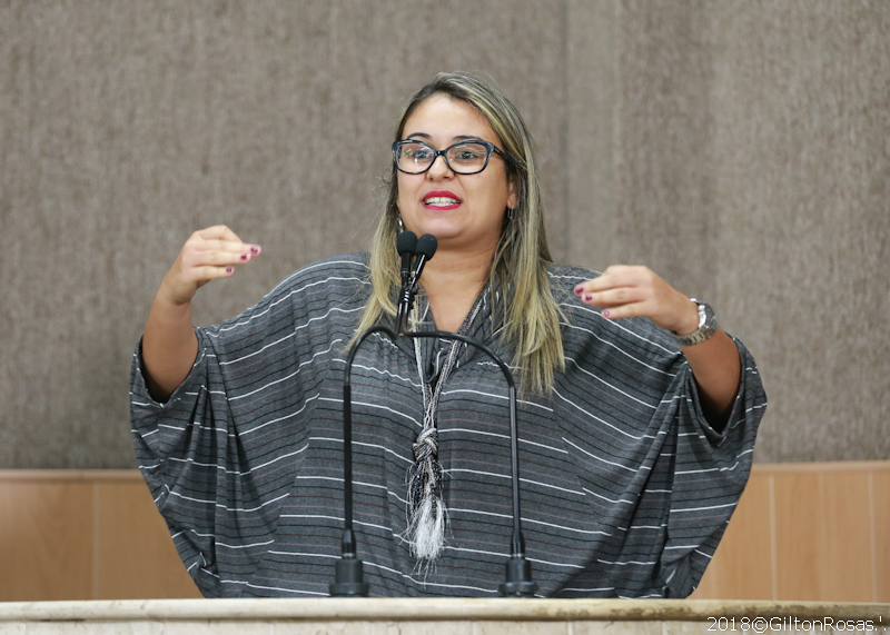 "Não vou ficar babando ovo do prefeito", dispara Kitty Lima