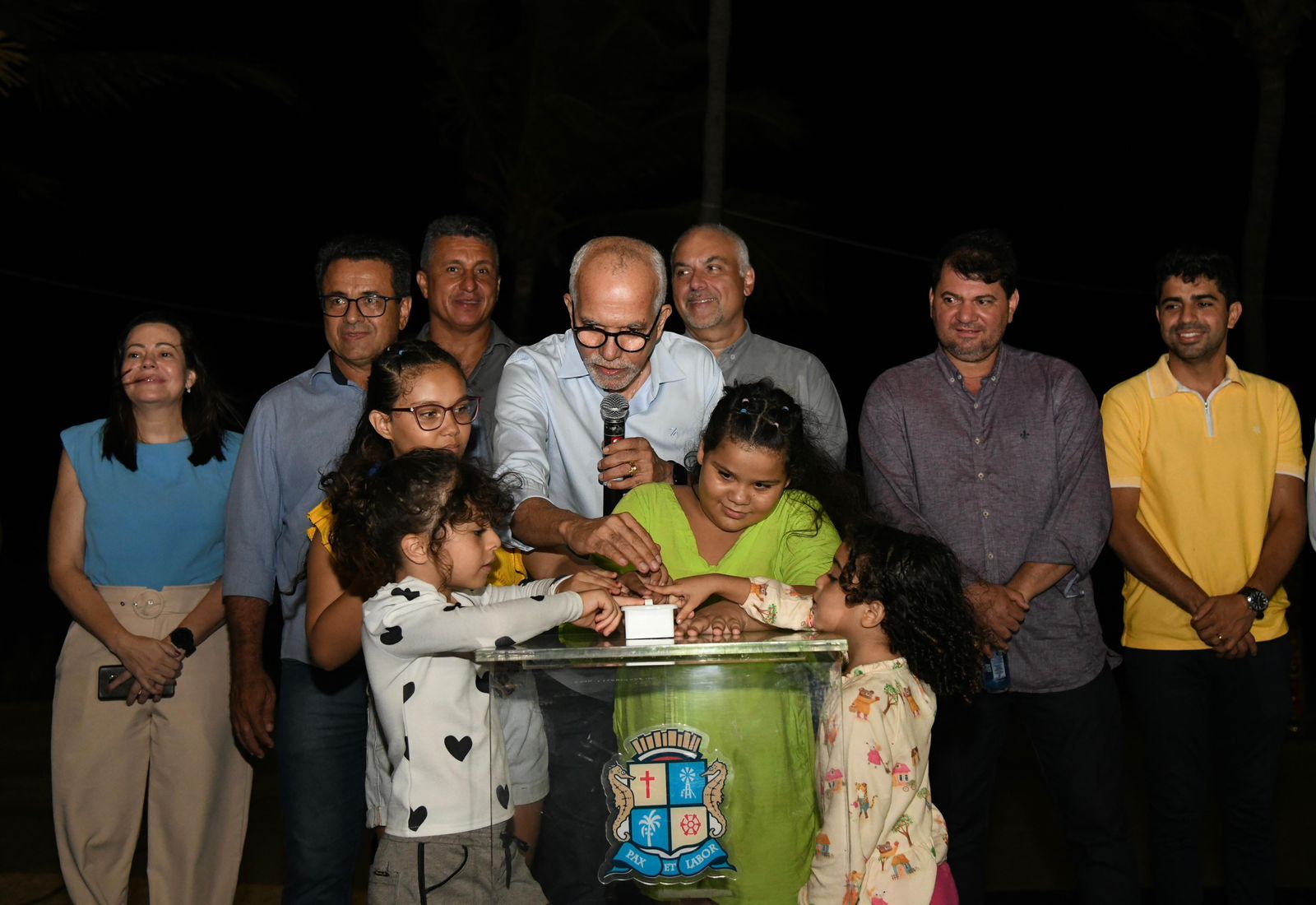 Natal iluminado na colina do Santo Antônio e na orla de Aracaju: Miltinho Dantas prestigia o acendimento das luzes