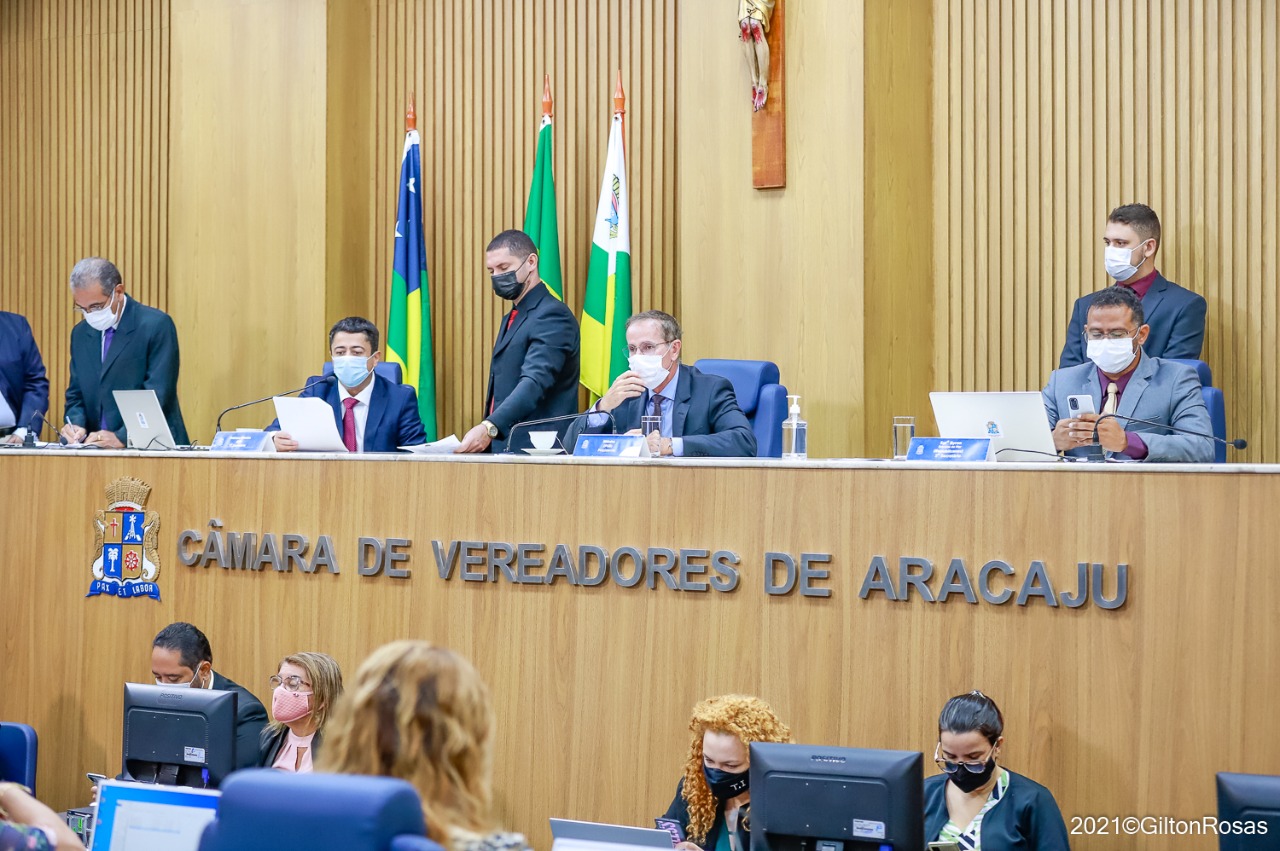 "Projeto de reajuste salarial dos servidores da Câmara será votado amanhã", afirma Nitinho