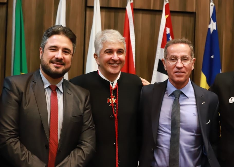 Nitinho e Ricardo Vasconcelos participam de posse do novo procurador geral de justiça