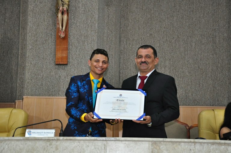 Palhaço Soneca homenageia Dedé do Olaria com título de Cidadão Aracajuano