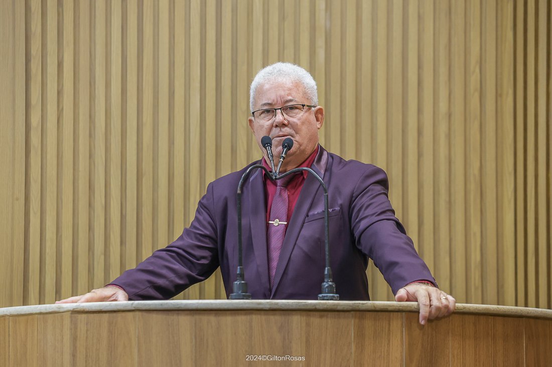 Paquito de todos cobra reforma de espaços de esporte em Aracaju