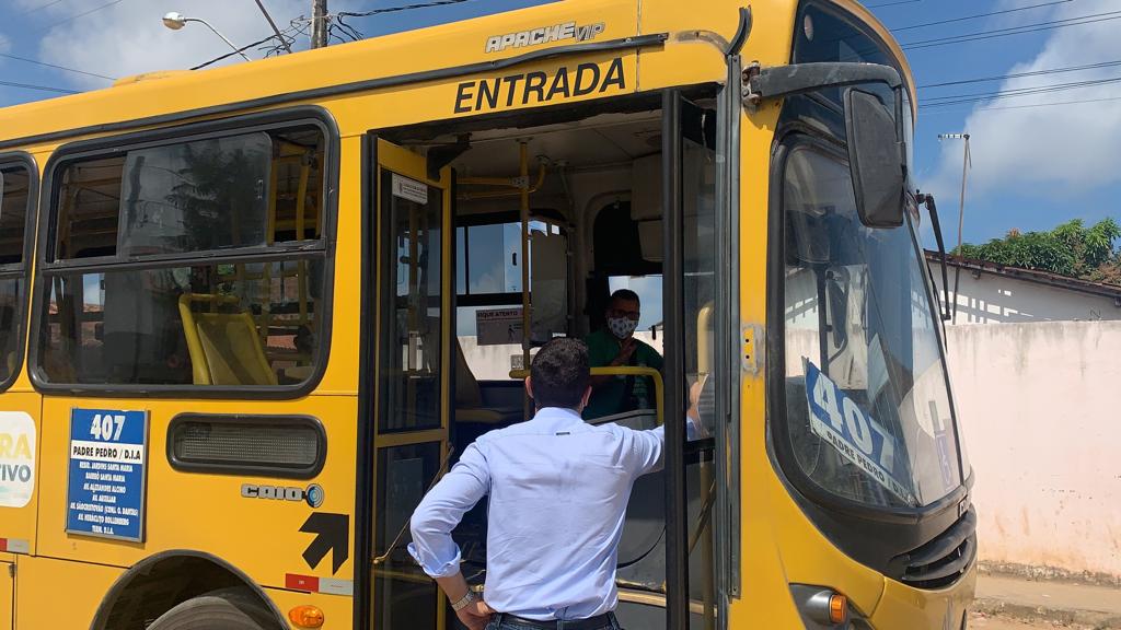 Passageiros se revoltam com má qualidade dos ônibus; Ricardo Marques já alertou que sistema pode travar