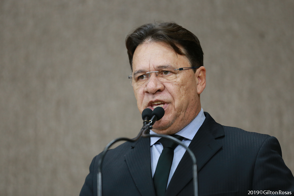 Pastor Alves diz que seu trabalho defende o evangelho