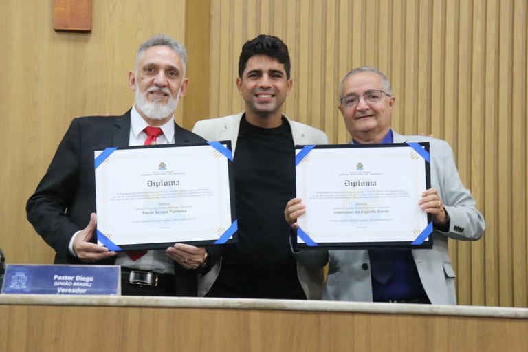 Pastor Diego entrega título de cidadão aracajuano ao Apóstolo Paulo e ao Pastor Adenilson