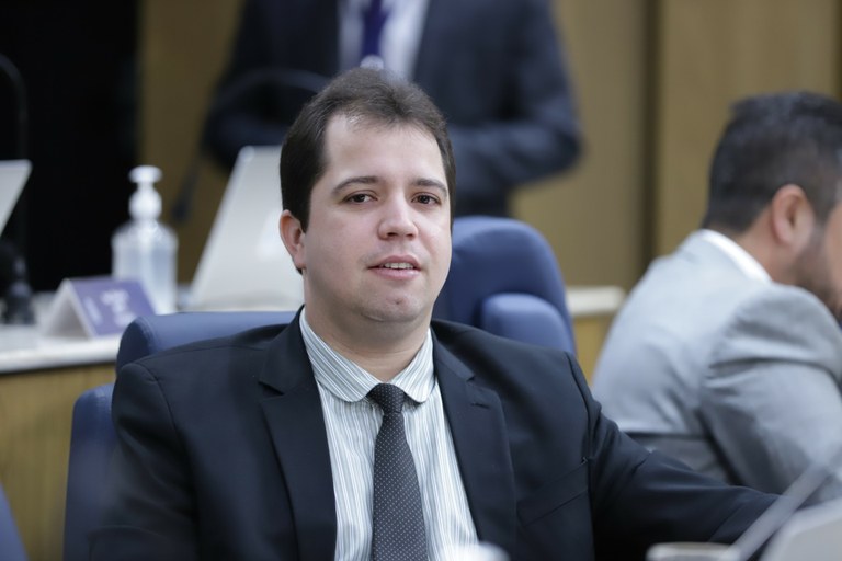  PL de Sávio, que institui campanha contra a automutilação em Aracaju, é aprovado