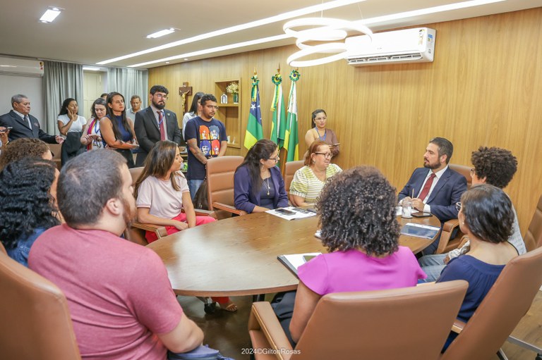 Presidente da CMA recebe servidores e sindicato para discutir melhorias