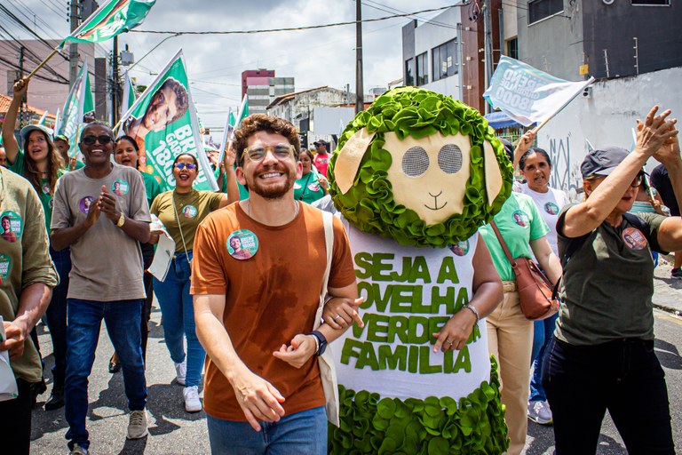  Quase 8 mil votos marcam reeleição do vereador Breno Garibalde 