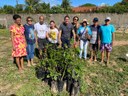 Ricardo Marques planta dezenas de mudas de árvores com moradores da Zona de Expansão 