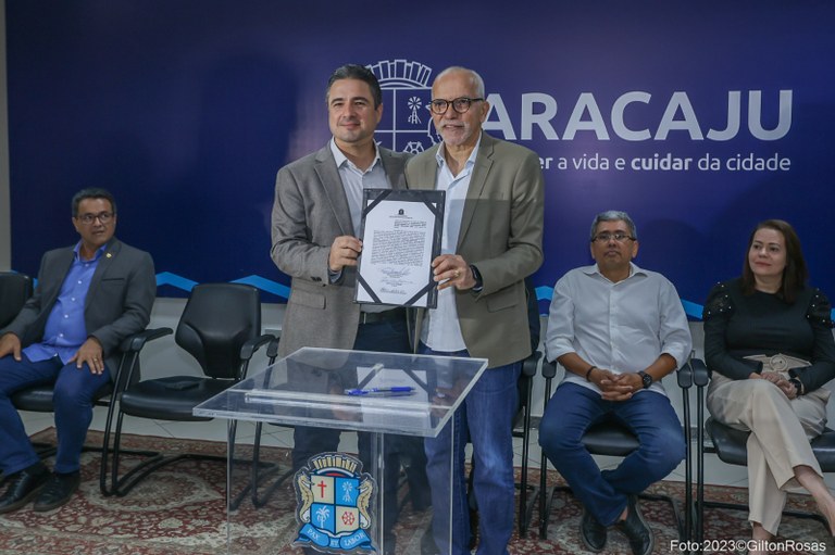 Ricardo Vasconcelos assume comando da Prefeitura de Aracaju