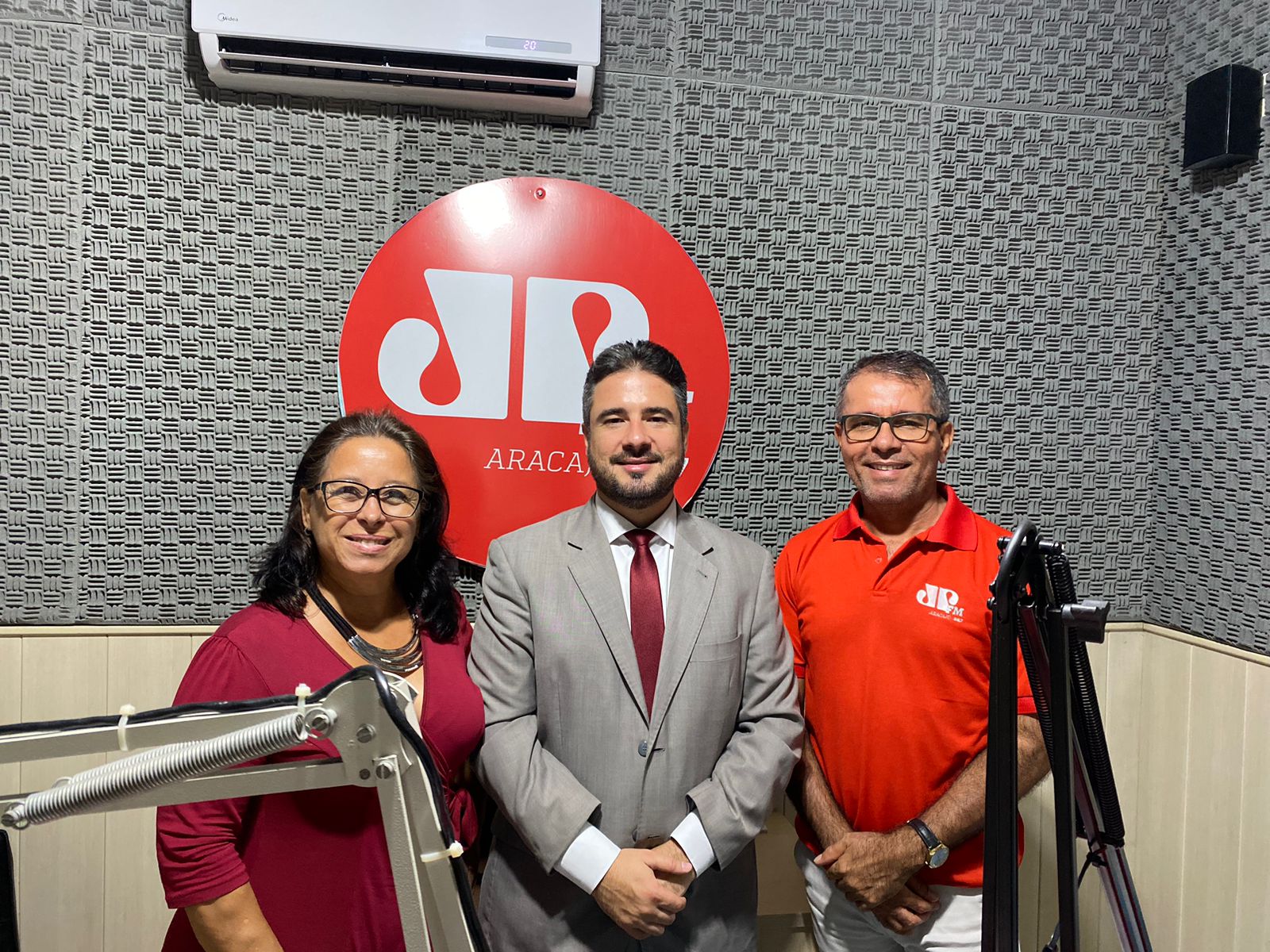 Ricardo Vasconcelos concede entrevista a emissoras de rádio 