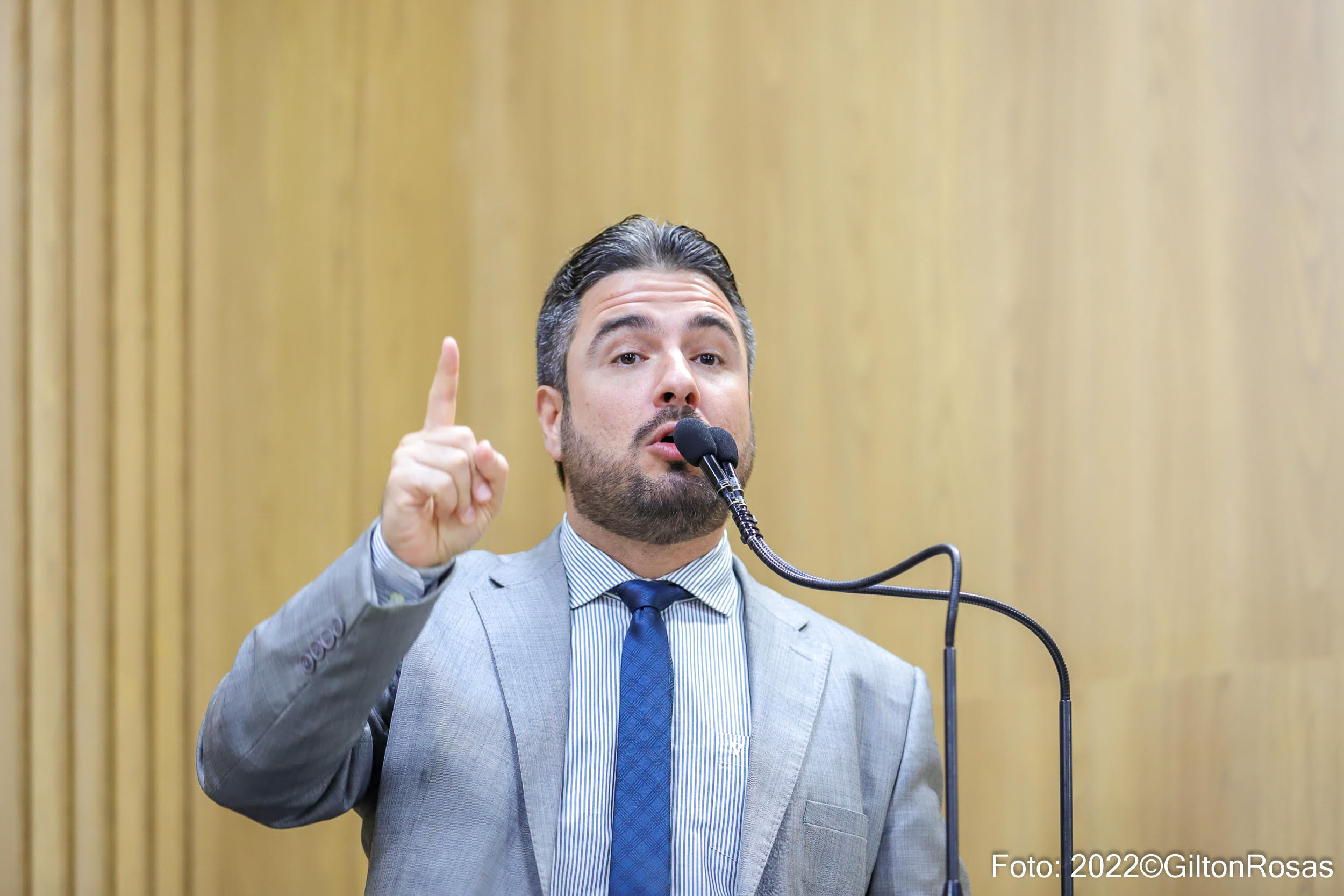 Ricardo Vasconcelos conclama que plano de saúde forneça tratamento digno para bebê Liz 