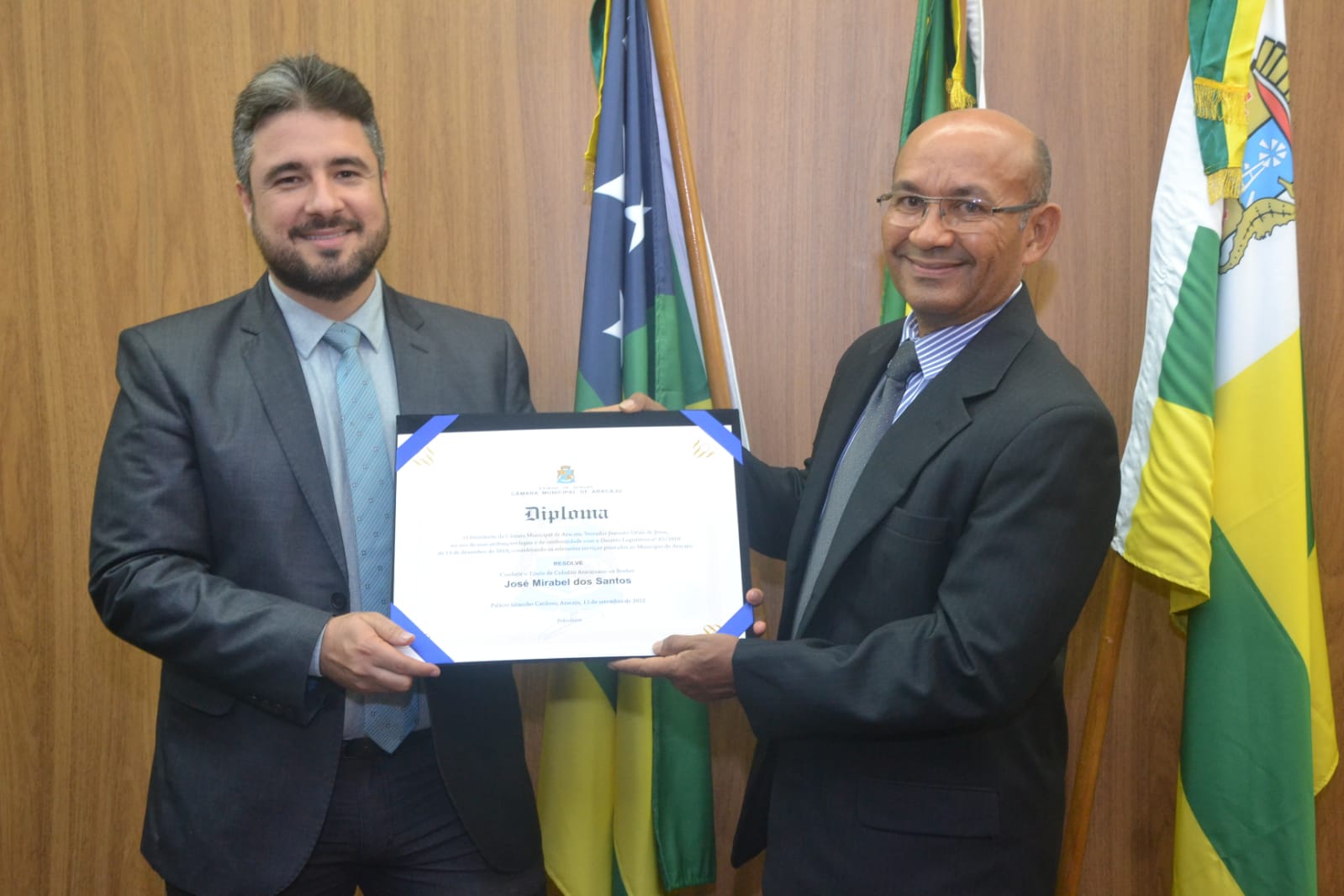 Ricardo Vasconcelos entrega Título de Cidadania ao professor José Mirabel