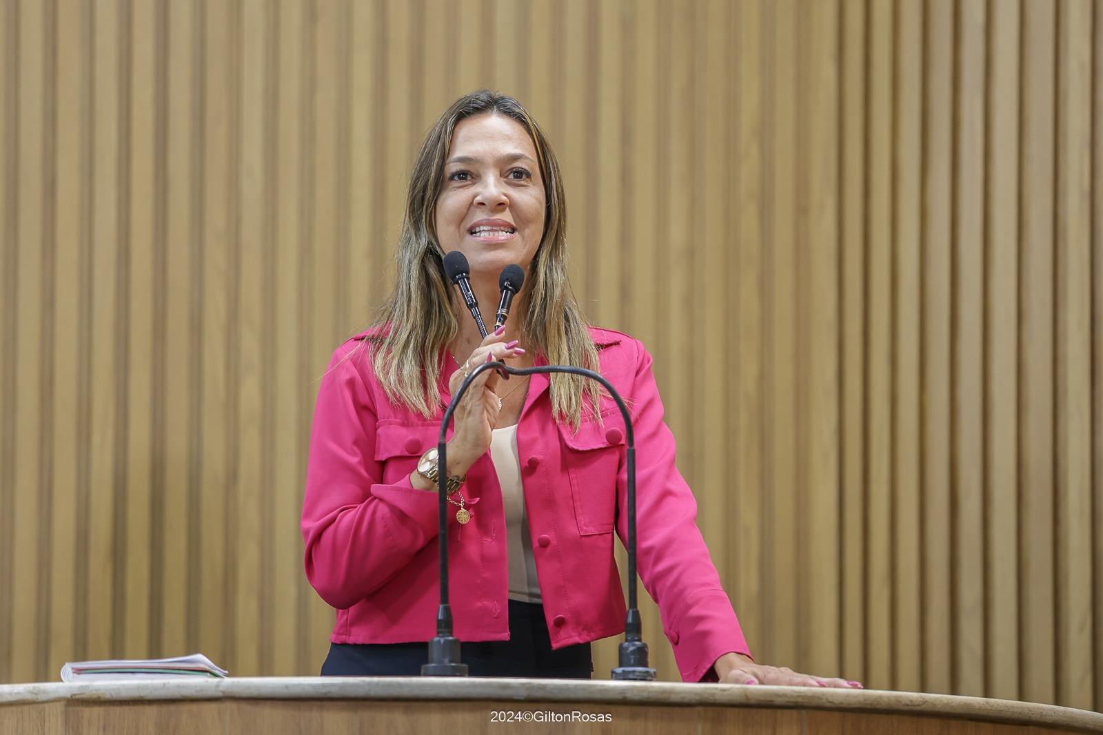 Sheyla Galba cobra retorno das cirurgias no Hospital Universitário 