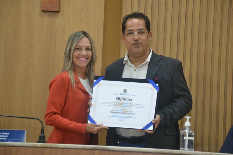 Sheyla Galba concede Título de Cidadania ao pastor Wellington da Cruz