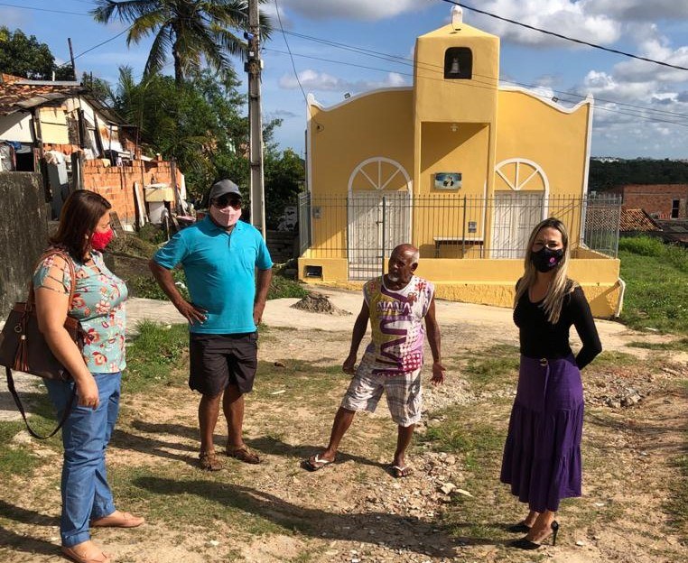 Sheyla Galba constata problemas de infraestrutura no bairro Capucho e cobra providências à gestão municipal