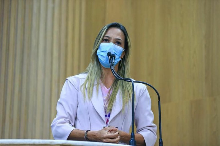 Sheyla Galba denuncia tomógrafo quebrado do Hospital João Alves e cobra resposta sobre cintilografias