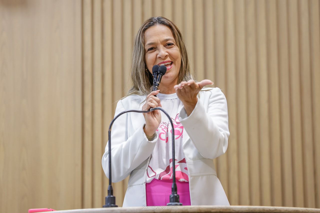 Sheyla parabeniza Emília e Ricardo pela eleição e pede atenção especial à saúde municipal 