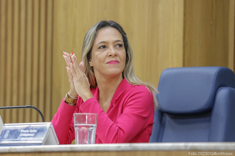 Sheyla volta a cobrar ações na Travessa B2, no Bugio