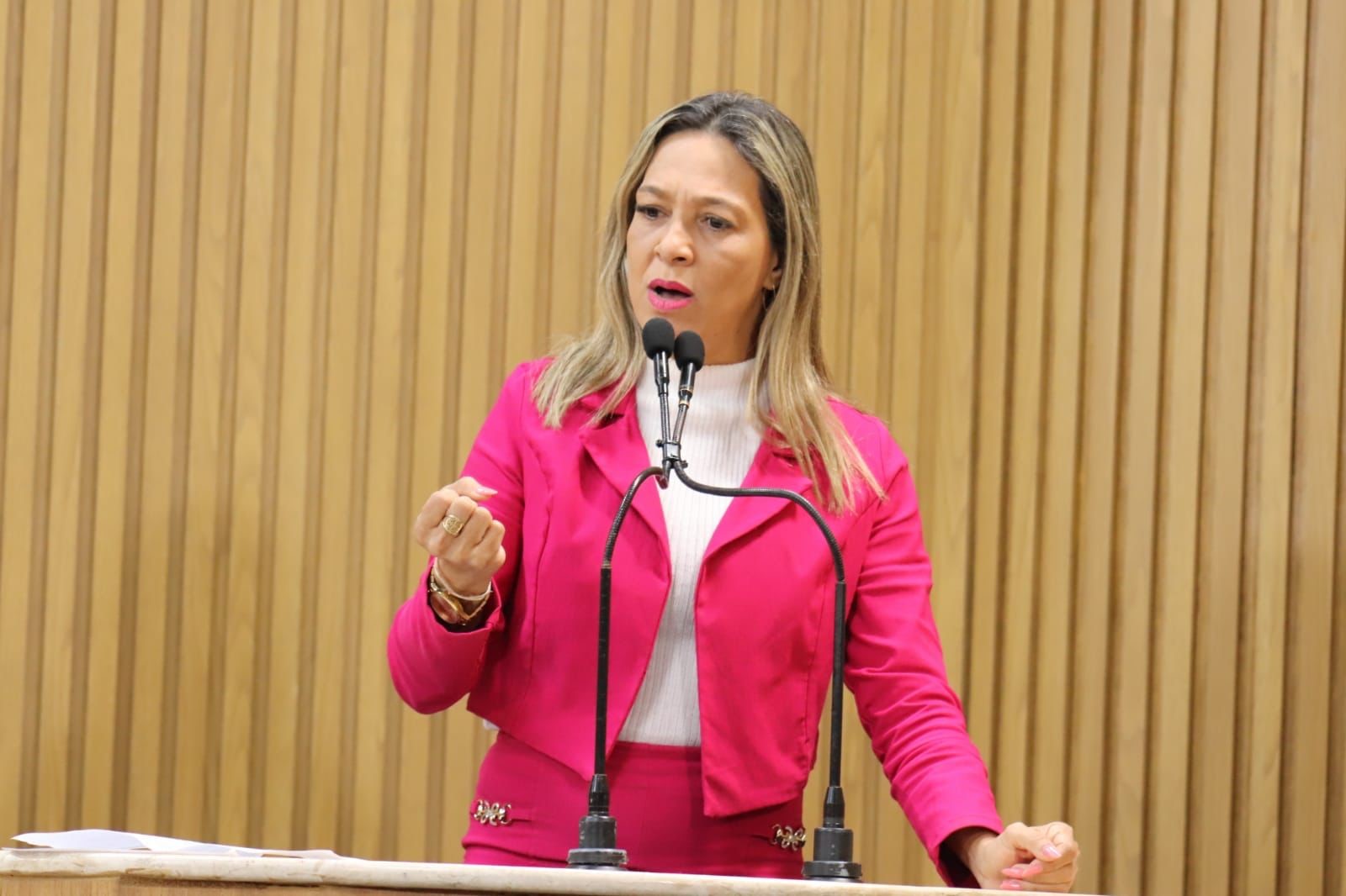 Sheyla volta a cobrar farmacêuticos em unidades de saúde de Aracaju