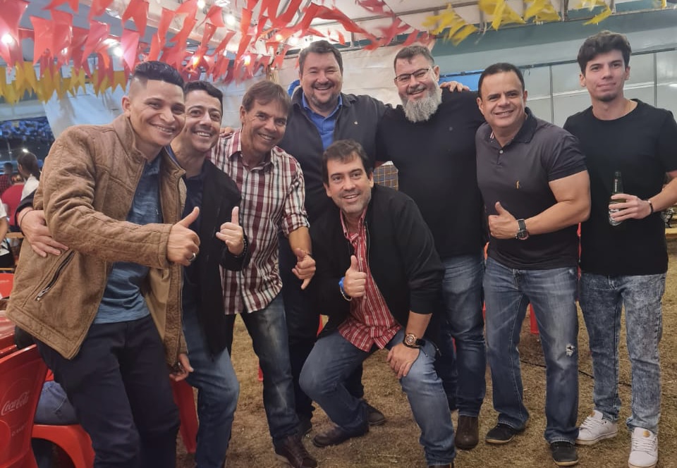 Soneca celebra aniversário no Arraiá do Povo e recebe carinho dos aracajuanos