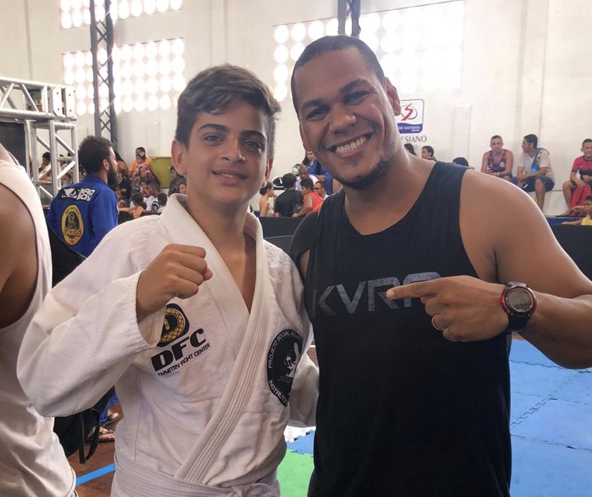 Soneca parabeniza alunos do projeto social pela participação em campeonato de jiu jitsu