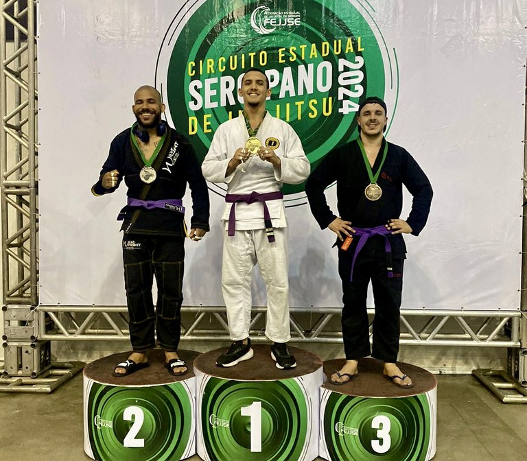 Soneca parabeniza campeão de Jiu- Jitsu que treina gratuitamente no São Carlos