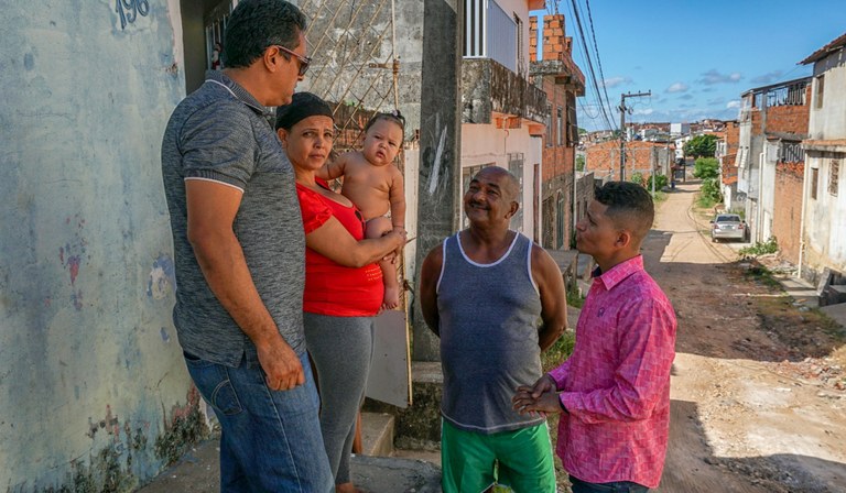 Soneca visita Bairro 18 do Forte e leva demandas para Emurb