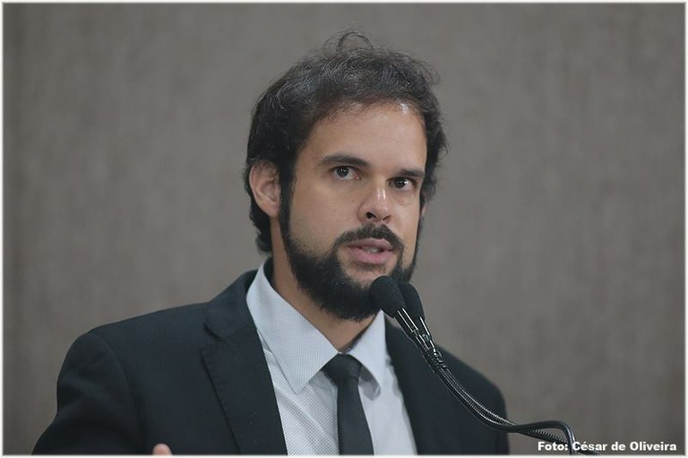 Thiaguinho anuncia convite do prefeito para ser vice-líder na CMA