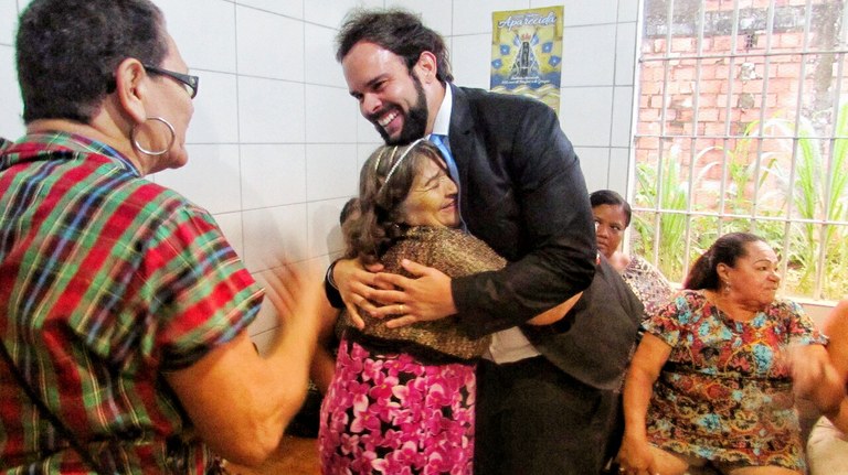 Thiaguinho Batalha prestigia Forró com Idosos no Conjunto Bugio