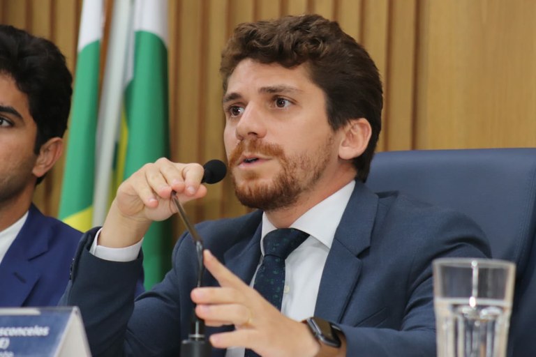 Transporte complementar: "Precisamos encontrar soluções benéficas para todas as categorias", afirma Breno Garibalde