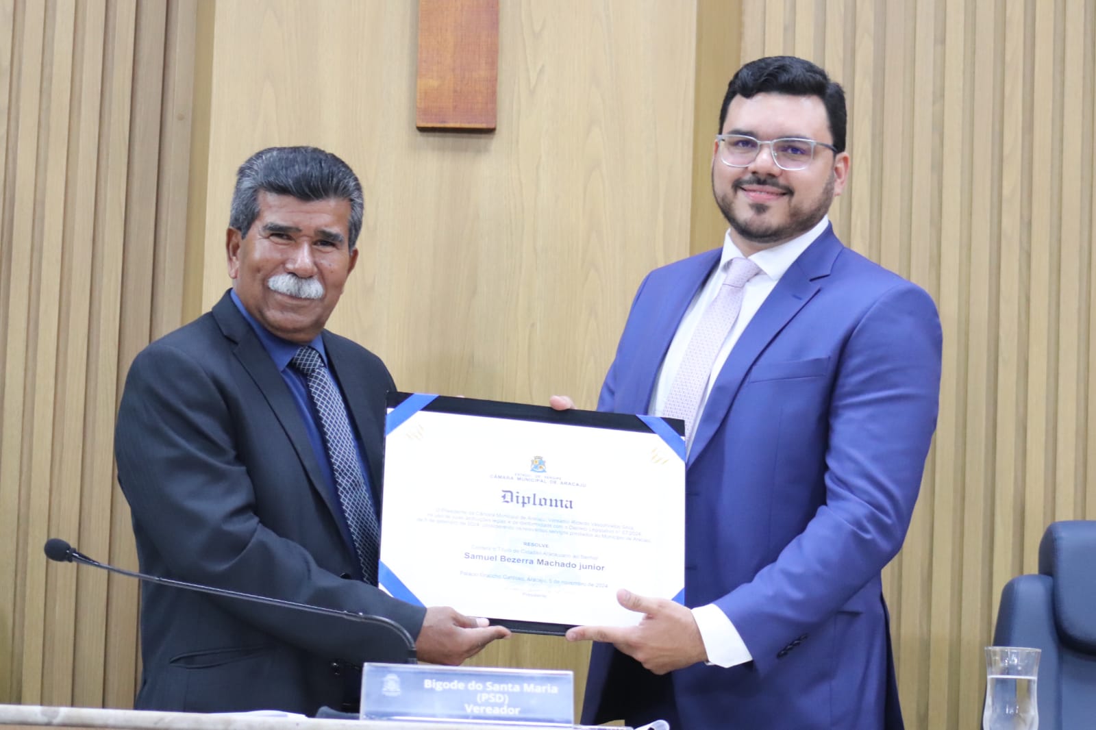 Vereador Bigode homenageia o médico cirurgião geral Dr. Samuel com o título de cidadão aracajuano 