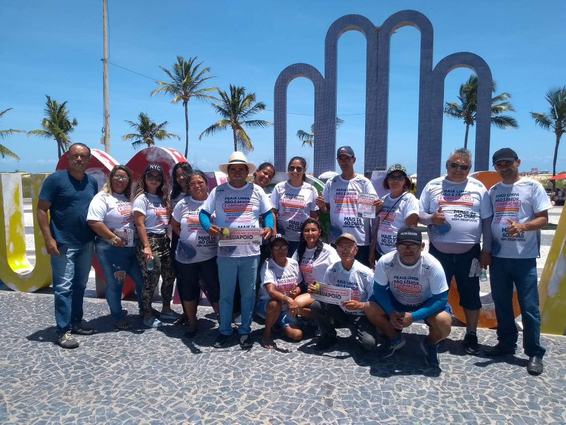 Vereador Bigode mobiliza população sobre óleo que continua poluindo praias em Aracaju