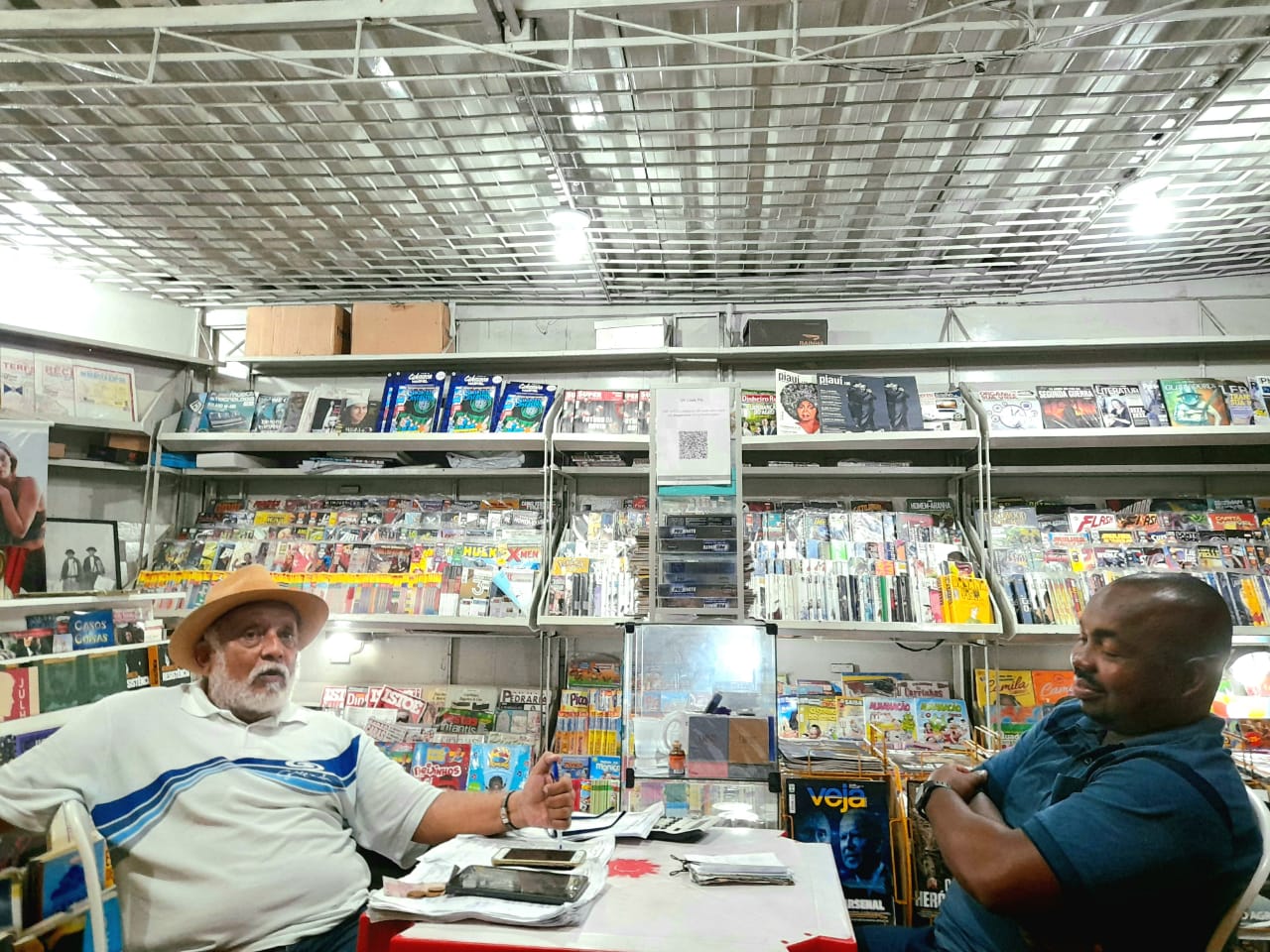 Vereador Binho visita uma das últimas bancas de revista de Aracaju