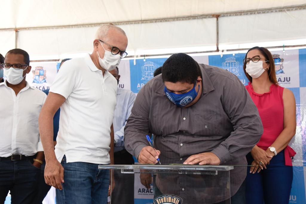 Vereador Cabo Didi participa da assinatura de ordem de serviço de obras no Santa Maria