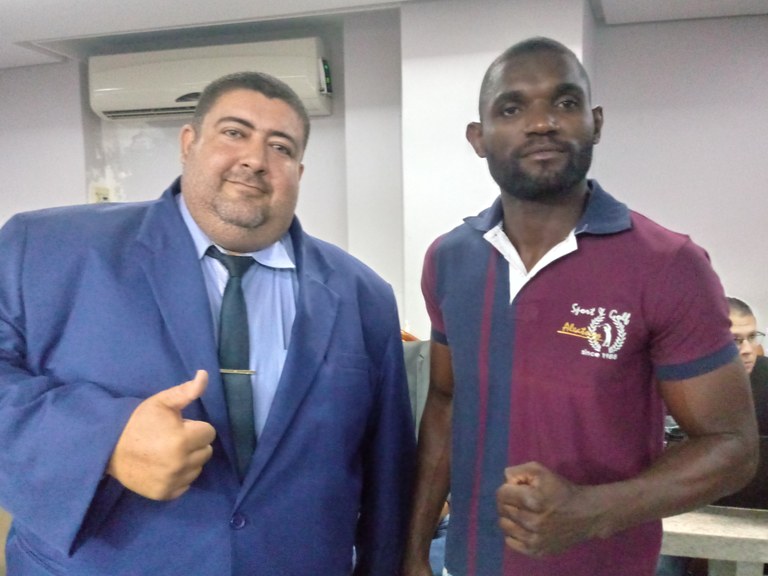 Vereador Cabo Didi recebe visita de atleta do Kickboxing 