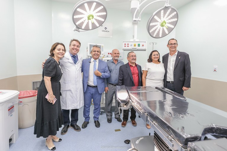 Vereador Elber Batalha participa de homenagem aos 98 anos do Hospital de Cirurgia 