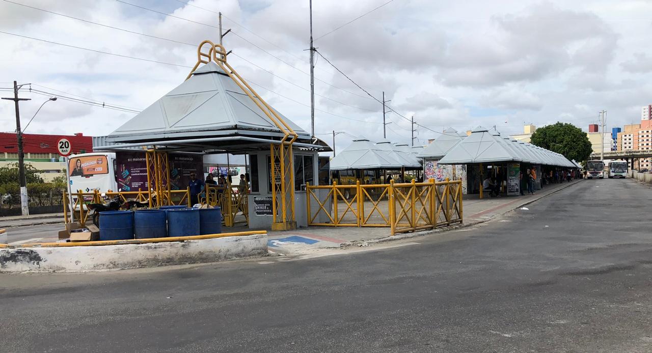 Vereador Iran cobra reforma de terminais de ônibus de Aracaju