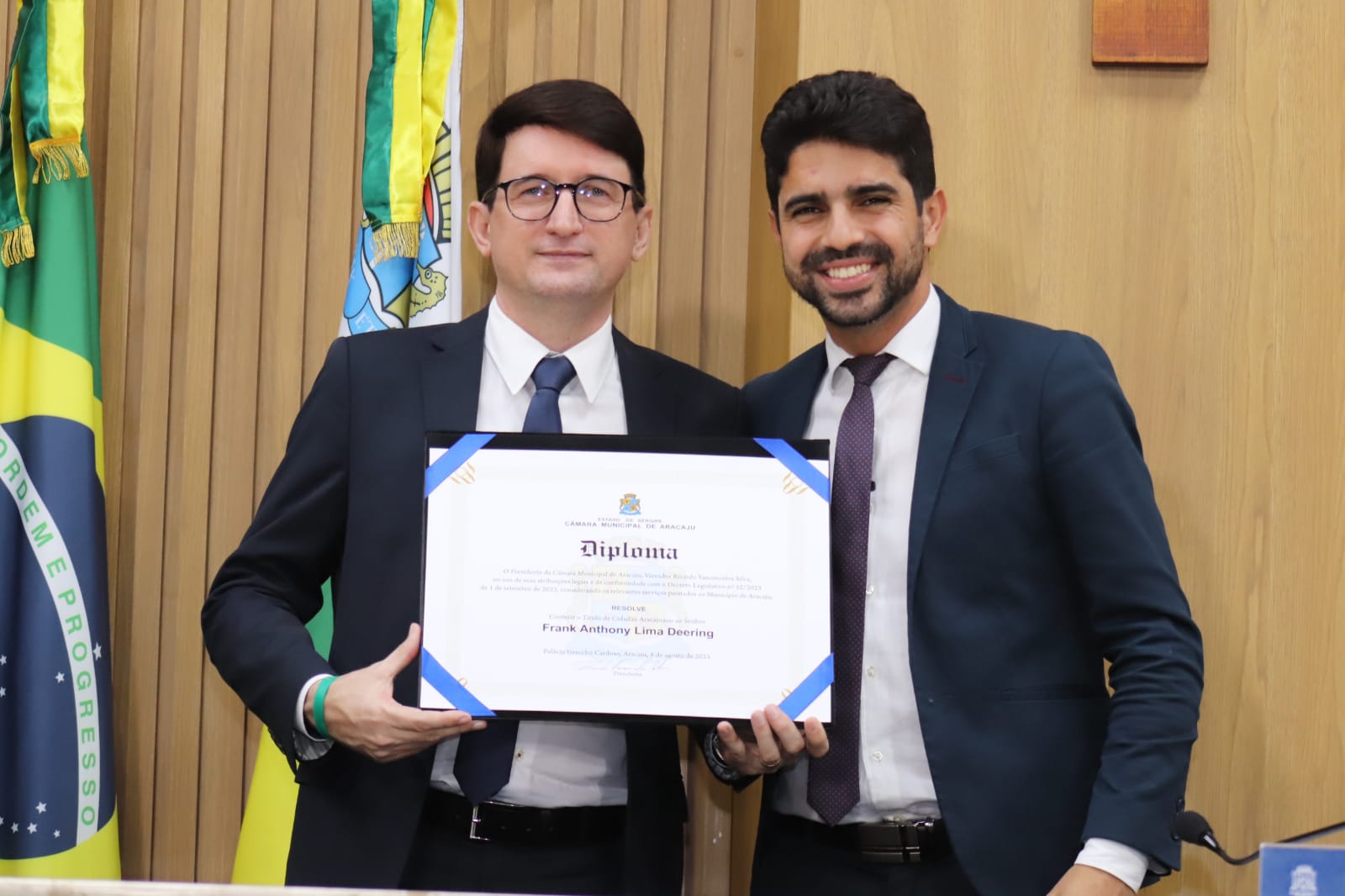 Vereador Pastor Diego realiza entrega de honraria ao advogado Frank Anthony