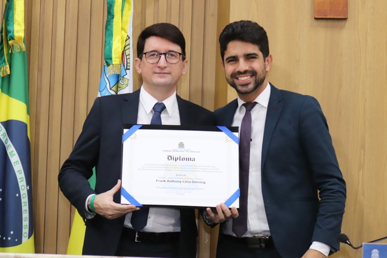 Vereador Pastor Diego realiza entrega de honraria ao advogado Frank Anthony