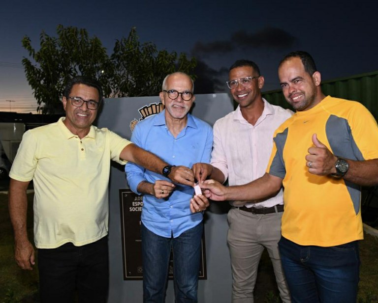 Vereador Sargento Byron celebra revitalização de campo na praça das Mães e reforça a importância de outros serviços