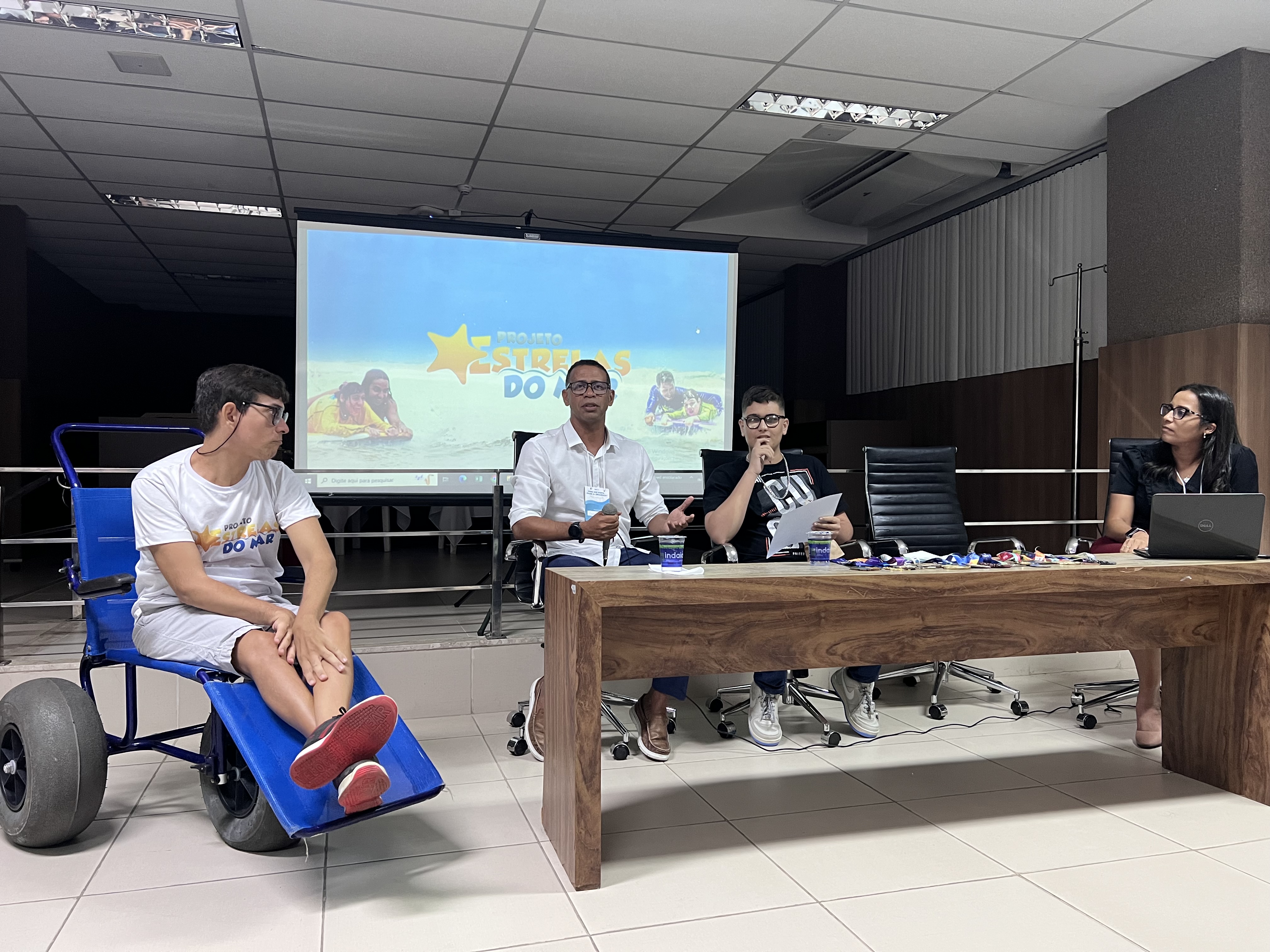 Vereador Sargento Byron participa de roda de conversa sobre inclusão social 