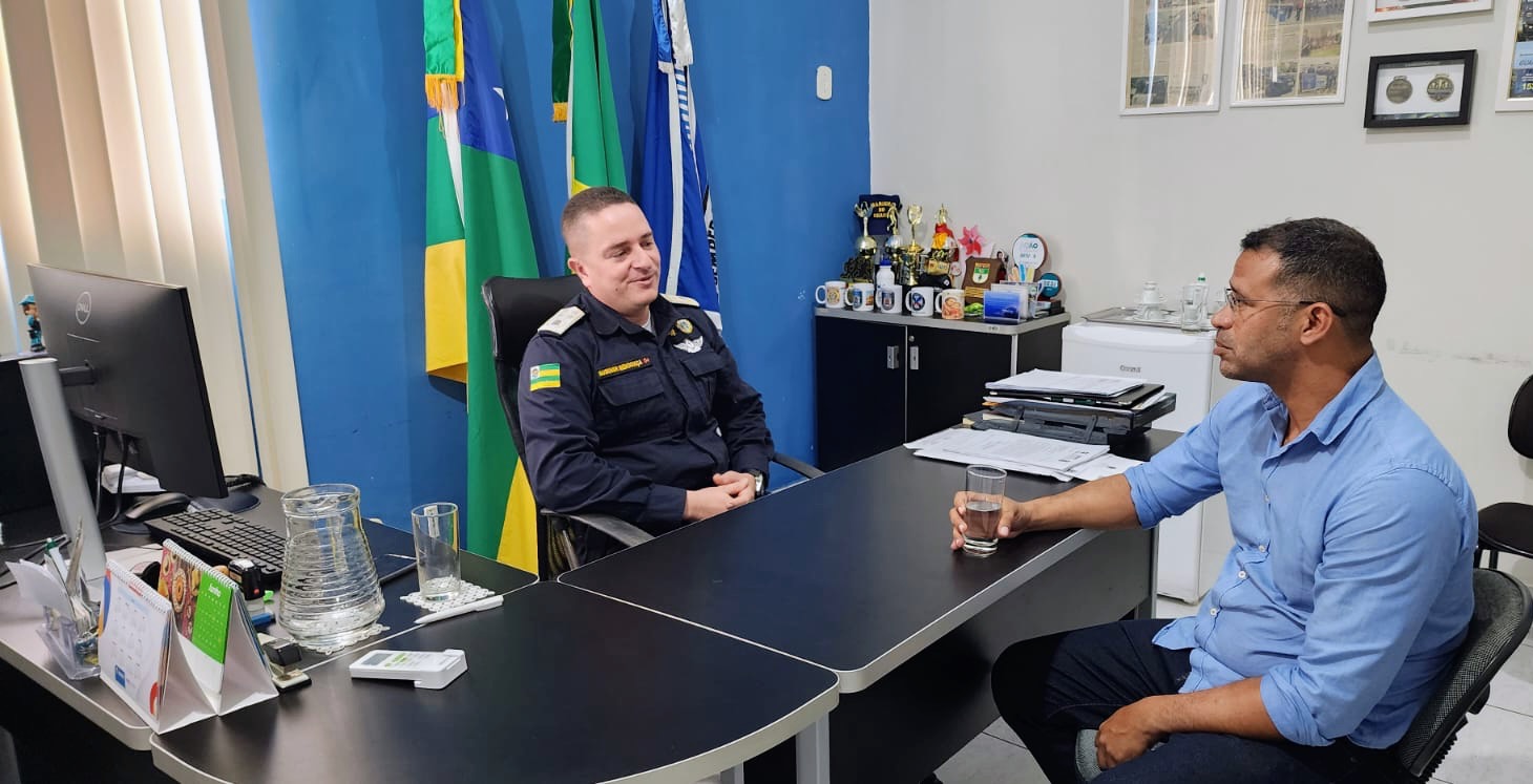 Vereador Sargento Byron realiza visita à Guarda Municipal