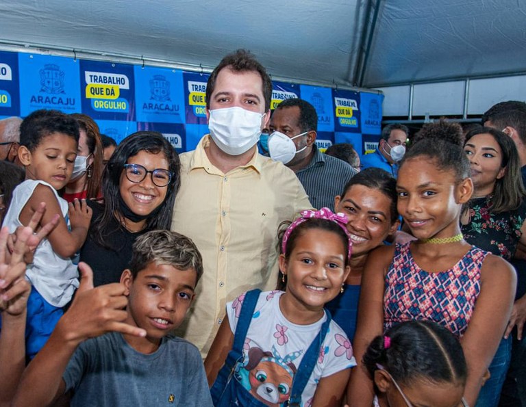 Vereador Sávio celebra inauguração de obras no Rosa do Sol