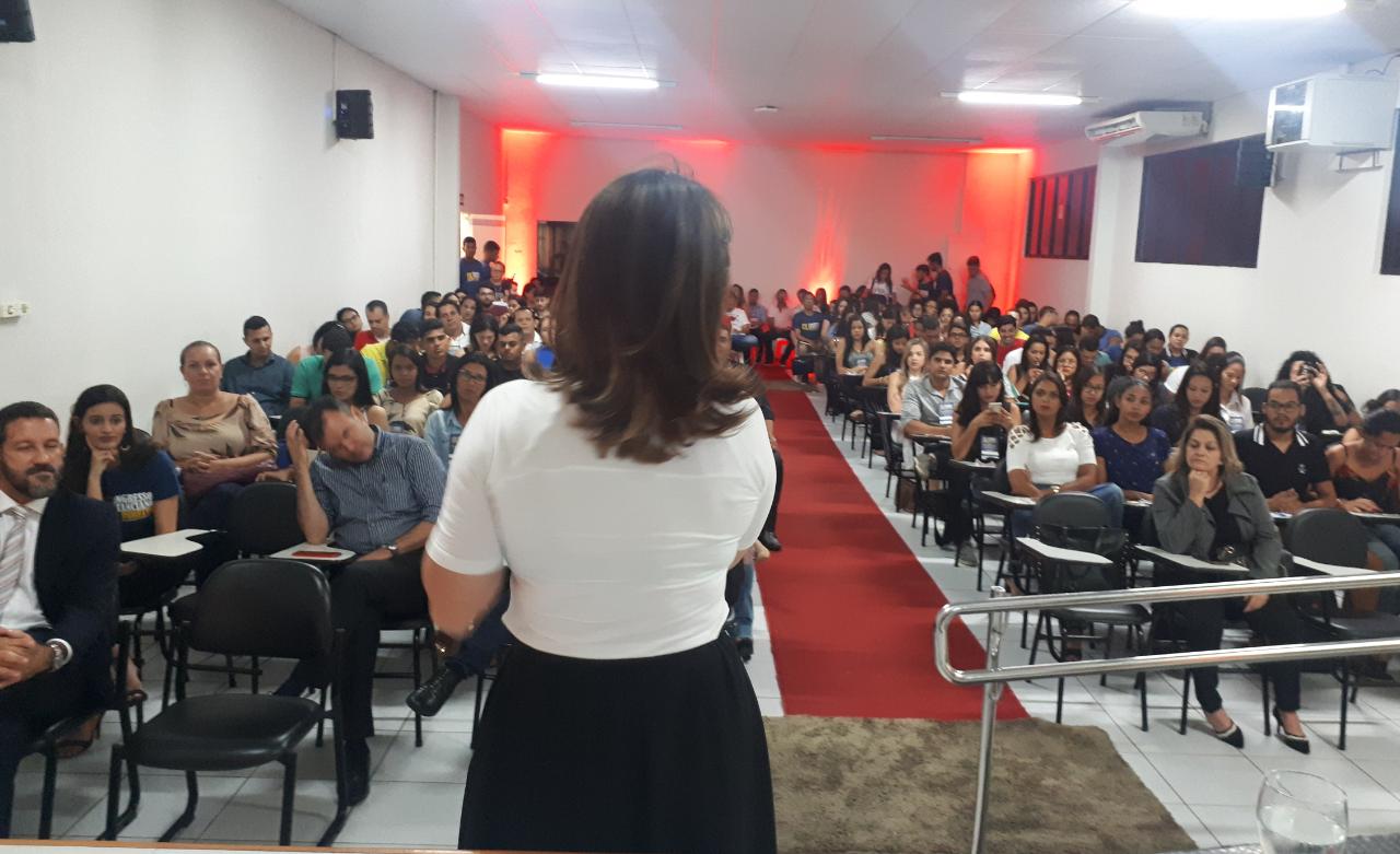 Vereadora Emília Correa participa do Congresso Estanciano de Direito