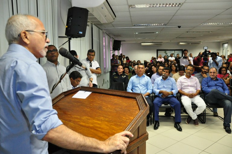 Vereadores acompanham assinatura da Lei da Gestão Municipal Democrática